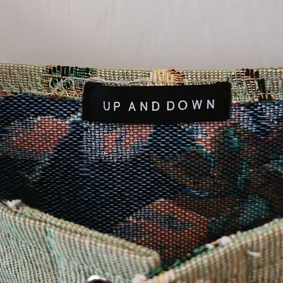 Nature-themed Corset Top - Picture 4 of 11